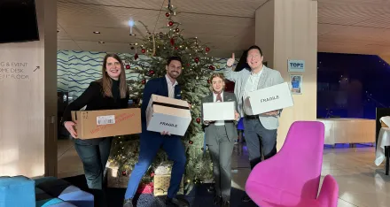Mitarbeitende des Radisson Hotels in der Lobby